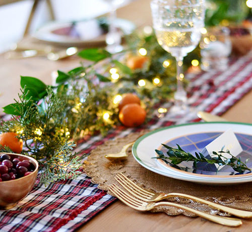 An Easy Holiday Tablescape To Wow Your Guests