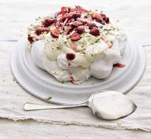 The Pavlova with Strawberries and Rhubarb That's Sure to Please